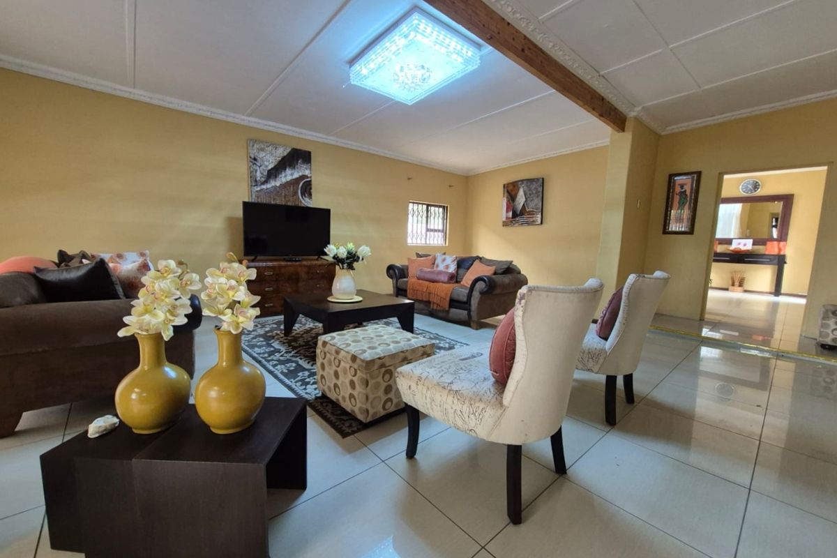 Stylish 5‐Bedroom Family Home in Paglande - Photo 2