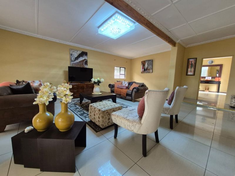 Stylish 5‐Bedroom Family Home in Paglande - Photo 2