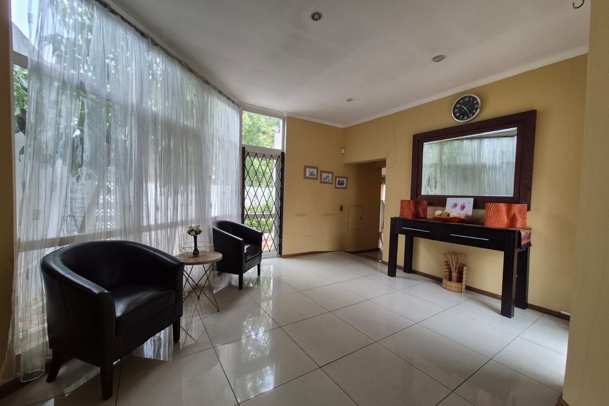 Stylish 5‐Bedroom Family Home in Paglande - Photo 4