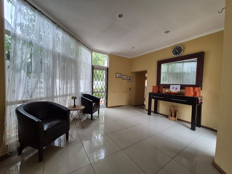 Stylish 5‐Bedroom Family Home in Paglande - Photo 4