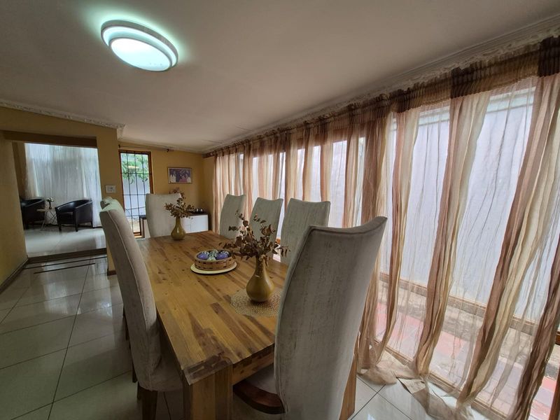 Stylish 5‐Bedroom Family Home in Paglande - Photo 5