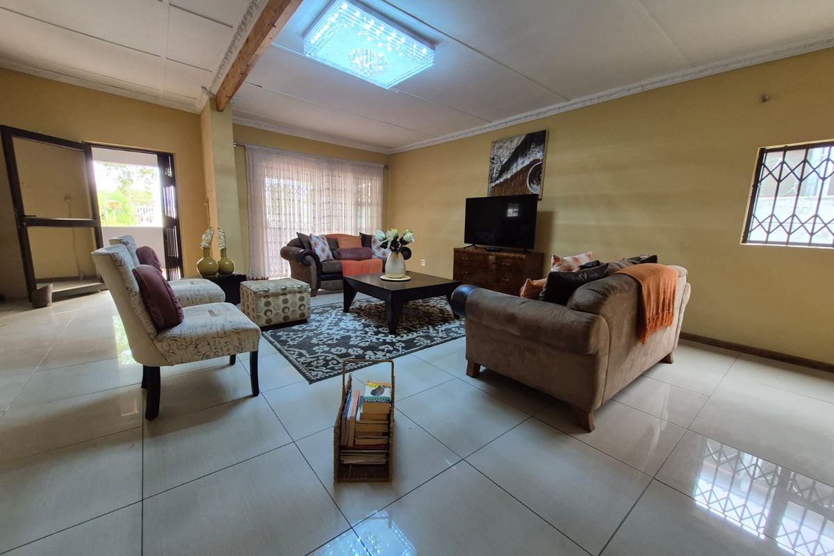 Stylish 5‐Bedroom Family Home in Paglande - Photo 3