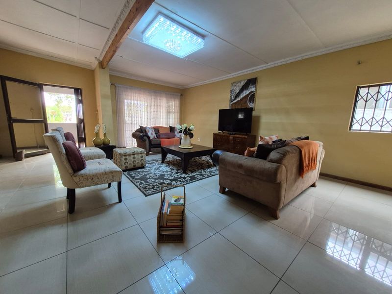 Stylish 5‐Bedroom Family Home in Paglande - Photo 3