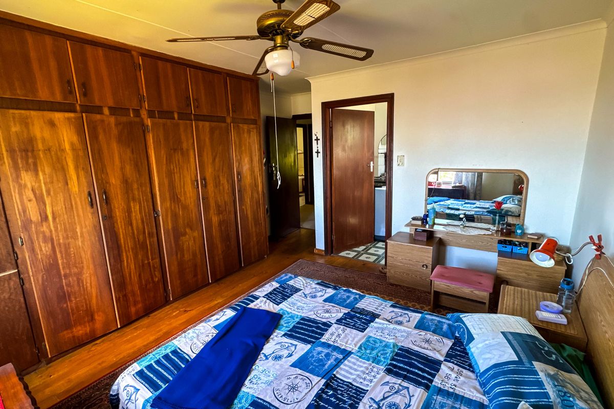Spacious Family Home with Sea Views - Photo 2