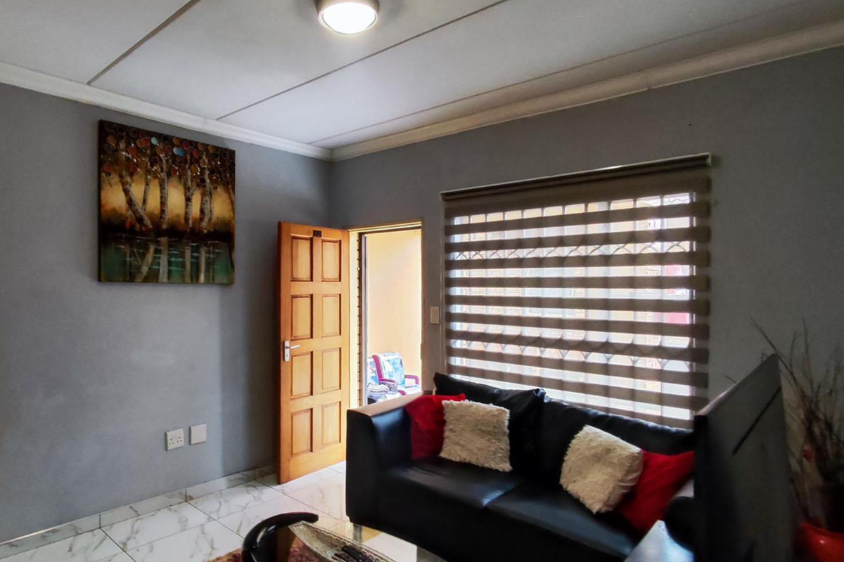 MAKE AN OFFER on this very well priced Ground floor unit - Photo 3