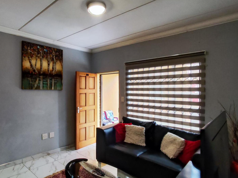 MAKE AN OFFER on this very well priced Ground floor unit - Photo 3