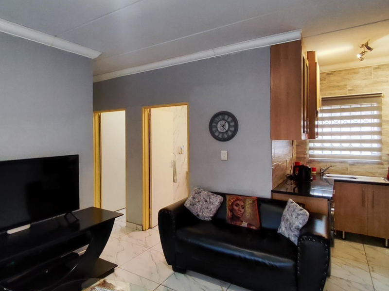 MAKE AN OFFER on this very well priced Ground floor unit - Photo 2