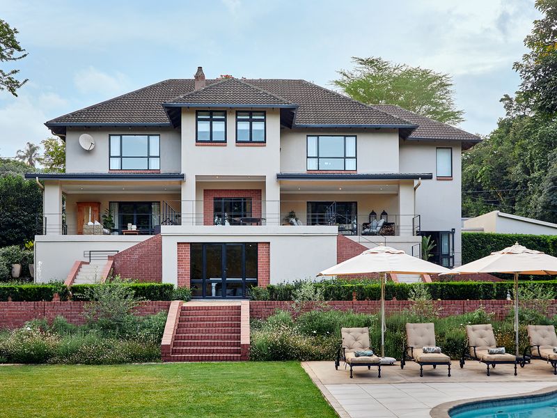 Executive Styled Family Residence in the Heart of Wembley - Photo 3