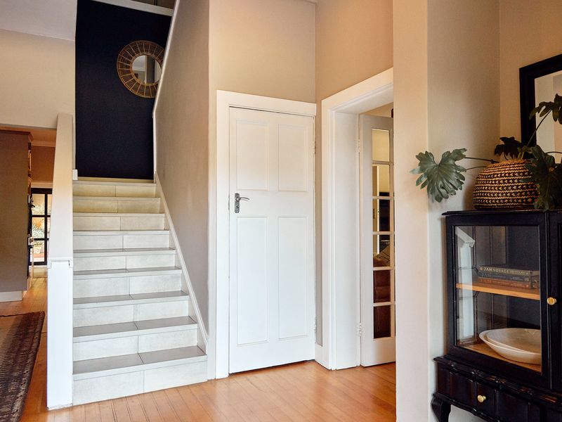 Executive Styled Family Residence in the Heart of Wembley - Photo 7