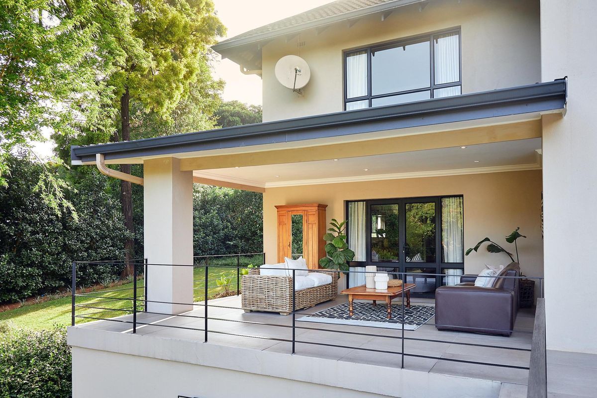 Executive Styled Family Residence in the Heart of Wembley - Photo 5