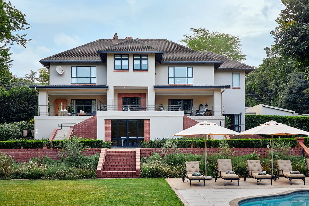 Executive Styled Family Residence in the Heart of Wembley - Photo 3
