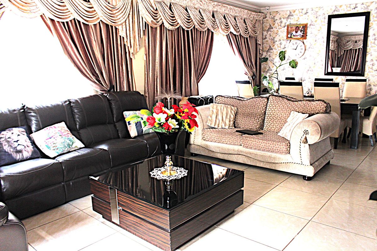 A Testament of Elegance and Glamour--BORDERING DISCOVERY & HORISON - Photo 4