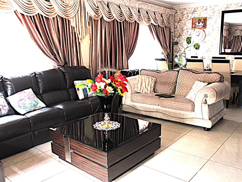 A Testament of Elegance and Glamour--BORDERING DISCOVERY & HORISON - Photo 4