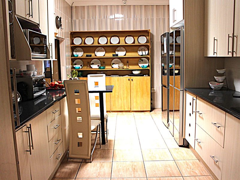 A Testament of Elegance and Glamour--BORDERING DISCOVERY & HORISON - Photo 10