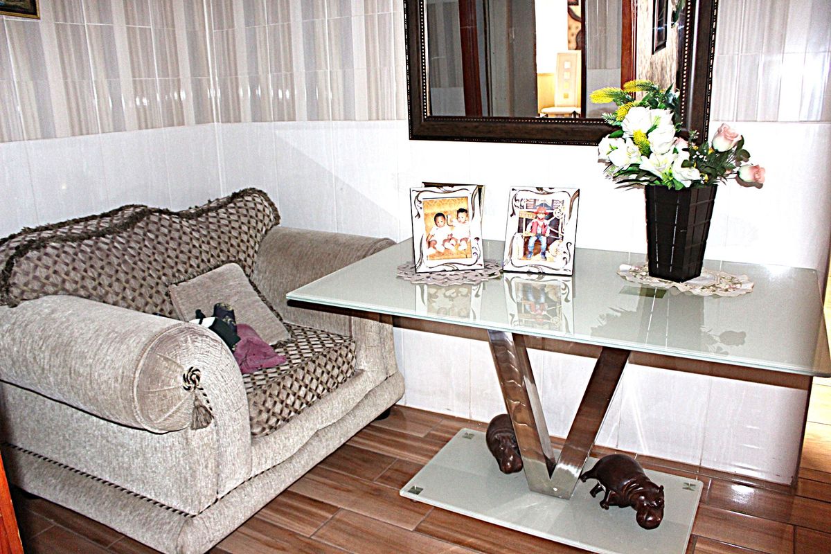 A Testament of Elegance and Glamour--BORDERING DISCOVERY & HORISON - Photo 2