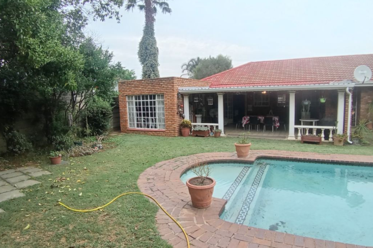 Spacious Low-Maintenance Family Home Near Homestead Dam - Photo 2