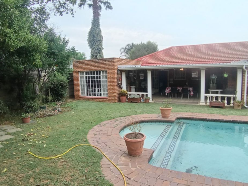 Spacious Low-Maintenance Family Home Near Homestead Dam - Photo 2