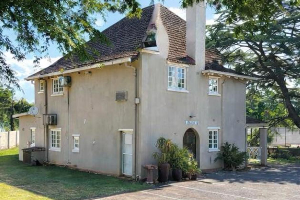 Twelve Bedroom Commercial Property for Sale - Photo 3