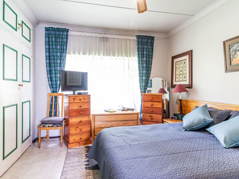 Spacious Family Home on a Large Stand in a Well-Established Residential Area - Photo 10