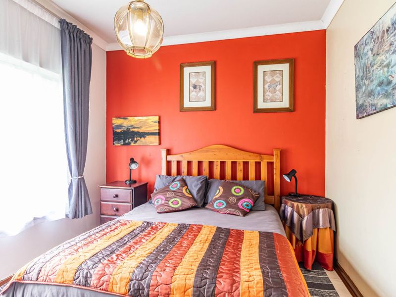 Spacious Family Home on a Large Stand in a Well-Established Residential Area - Photo 8