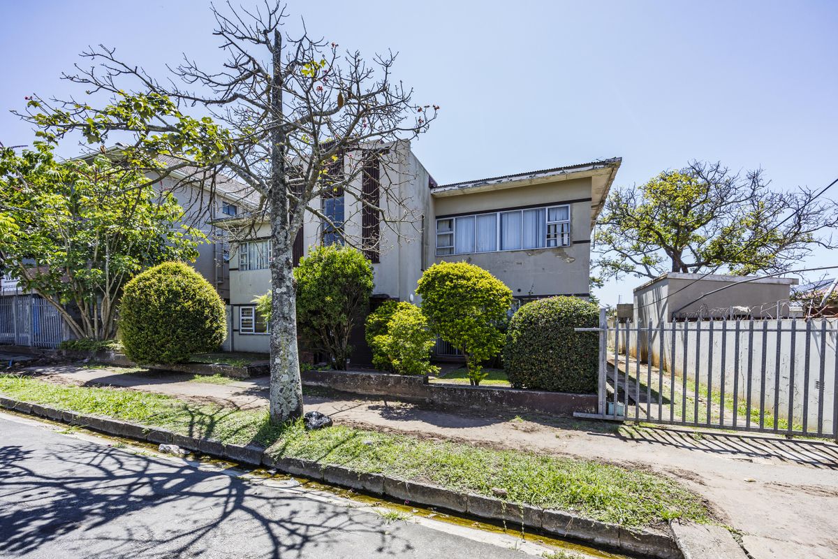 Spacious 3 Bedrooms- Ideal For Investors or Families - Photo 2