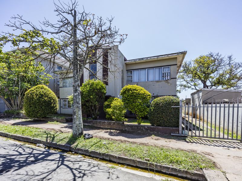 Spacious 3 Bedrooms- Ideal For Investors or Families - Photo 2