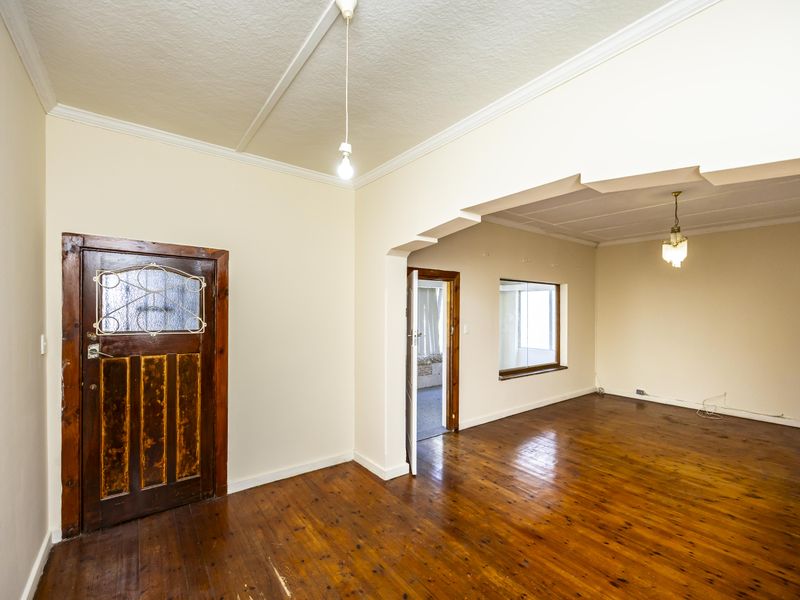 Spacious 3 Bedrooms- Ideal For Investors or Families - Photo 3