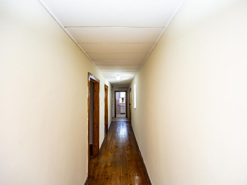 Spacious 3 Bedrooms- Ideal For Investors or Families - Photo 8