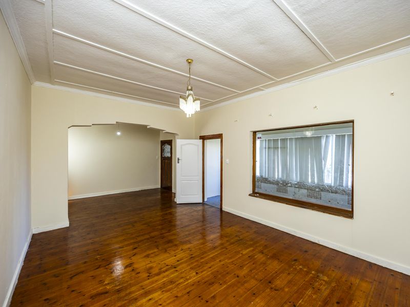 Spacious 3 Bedrooms- Ideal For Investors or Families - Photo 5