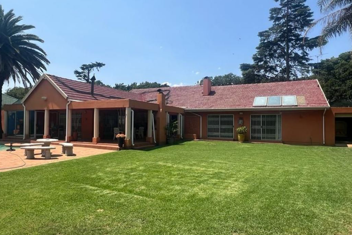Expansive Family Home with Exceptional Entertainment on a 2,500m2 Stand - Photo 3
