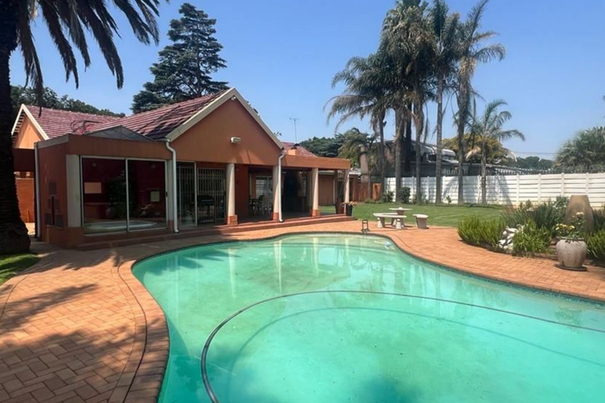 Expansive Family Home with Exceptional Entertainment on a 2,500m2 Stand - Photo 2