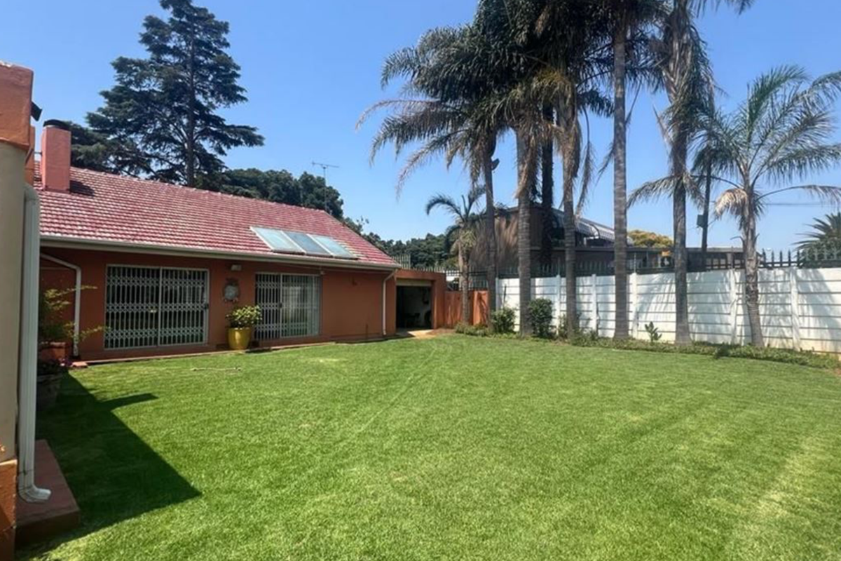 Expansive Family Home with Exceptional Entertainment on a 2,500m2 Stand - Photo 4