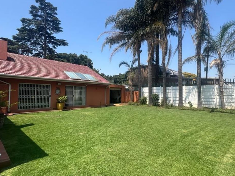 Expansive Family Home with Exceptional Entertainment on a 2,500m2 Stand - Photo 4