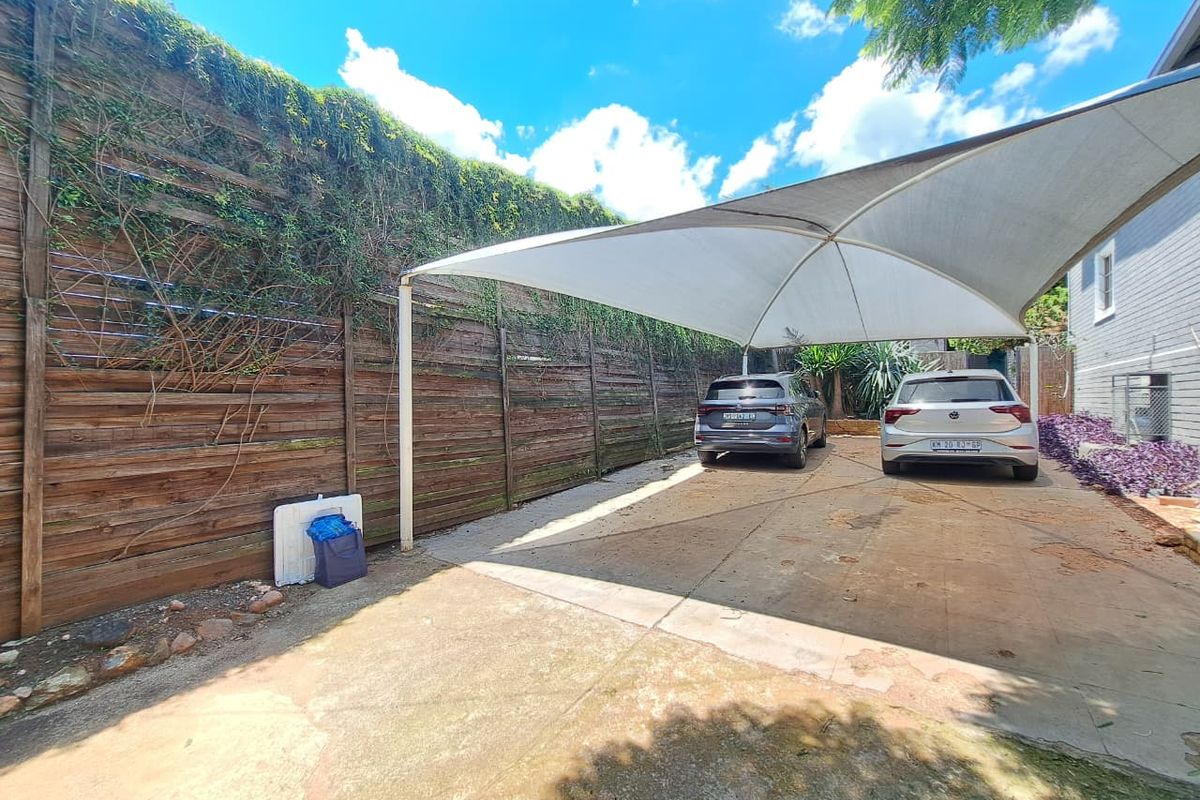 Mellville offers comfortable and convenient living in a quiet, well-established neighborhood. - Photo 5