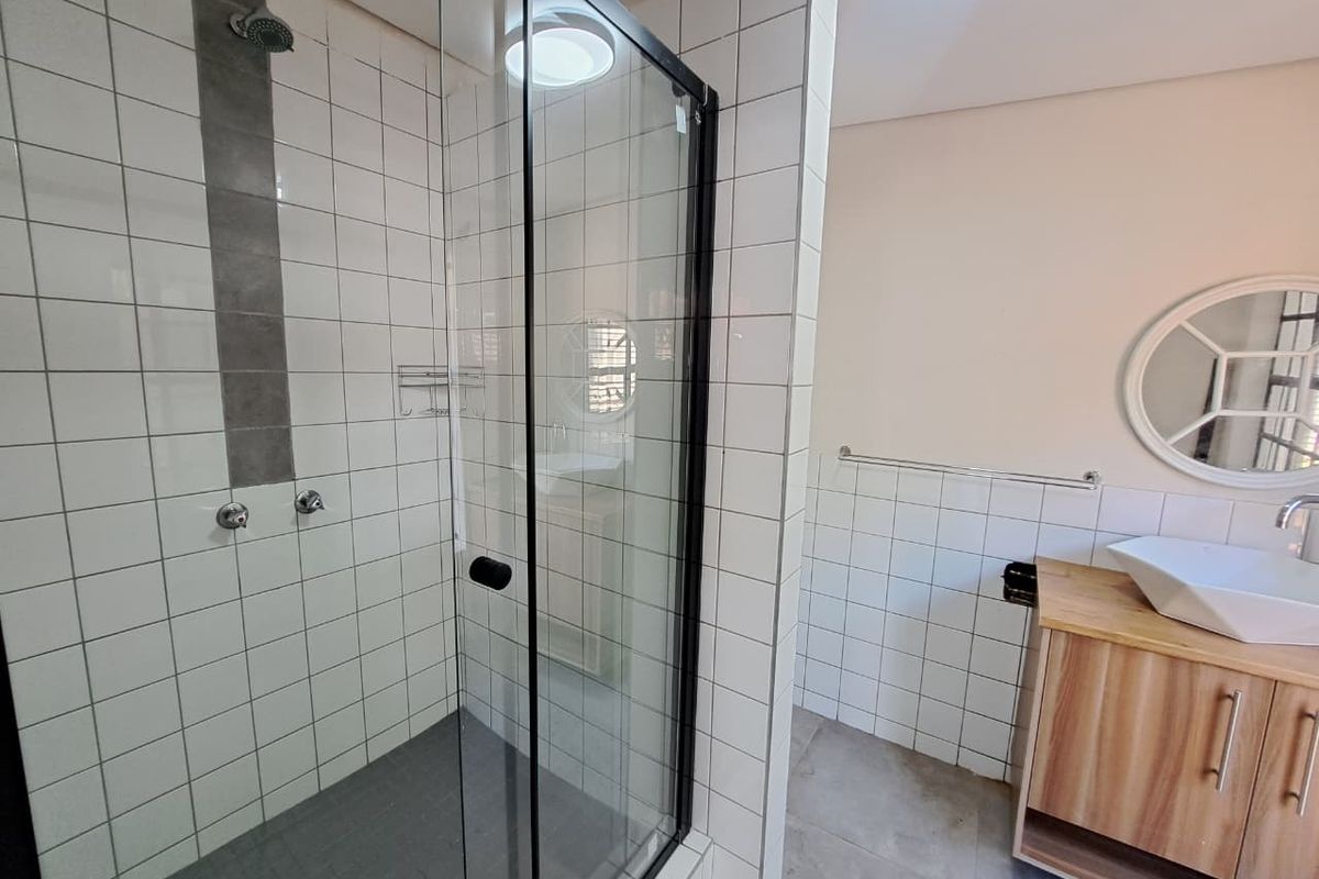 Mellville offers comfortable and convenient living in a quiet, well-established neighborhood. - Photo 4