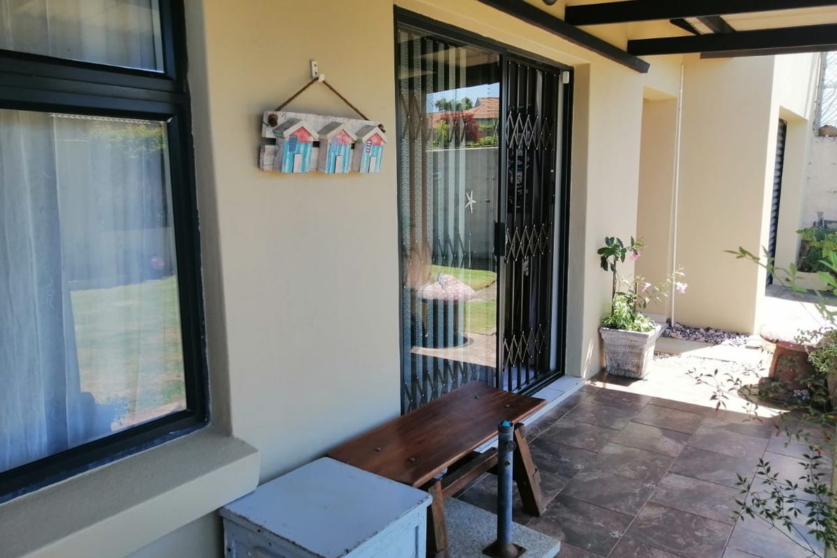 Modern family home - Photo 2