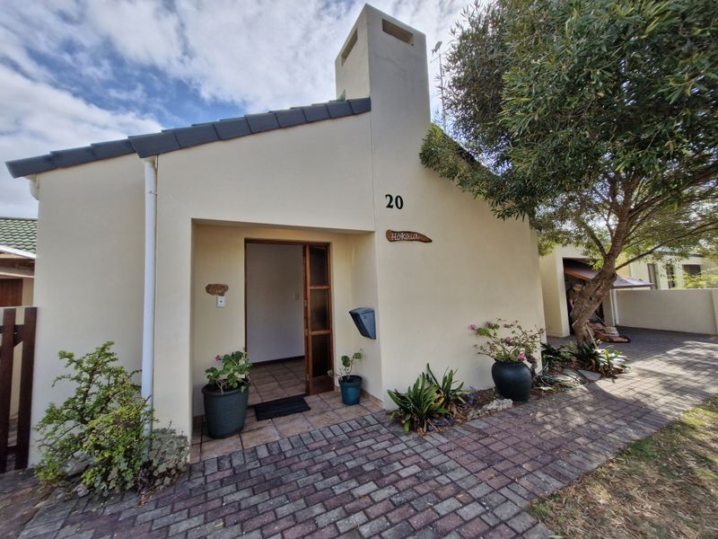 Well-Located Gem in the Sought-After Harbour Area of Stilbaai - Photo 2