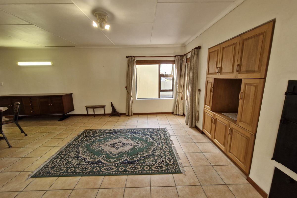 Well-Located Gem in the Sought-After Harbour Area of Stilbaai - Photo 4