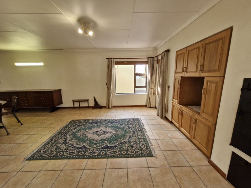 Well-Located Gem in the Sought-After Harbour Area of Stilbaai - Photo 4