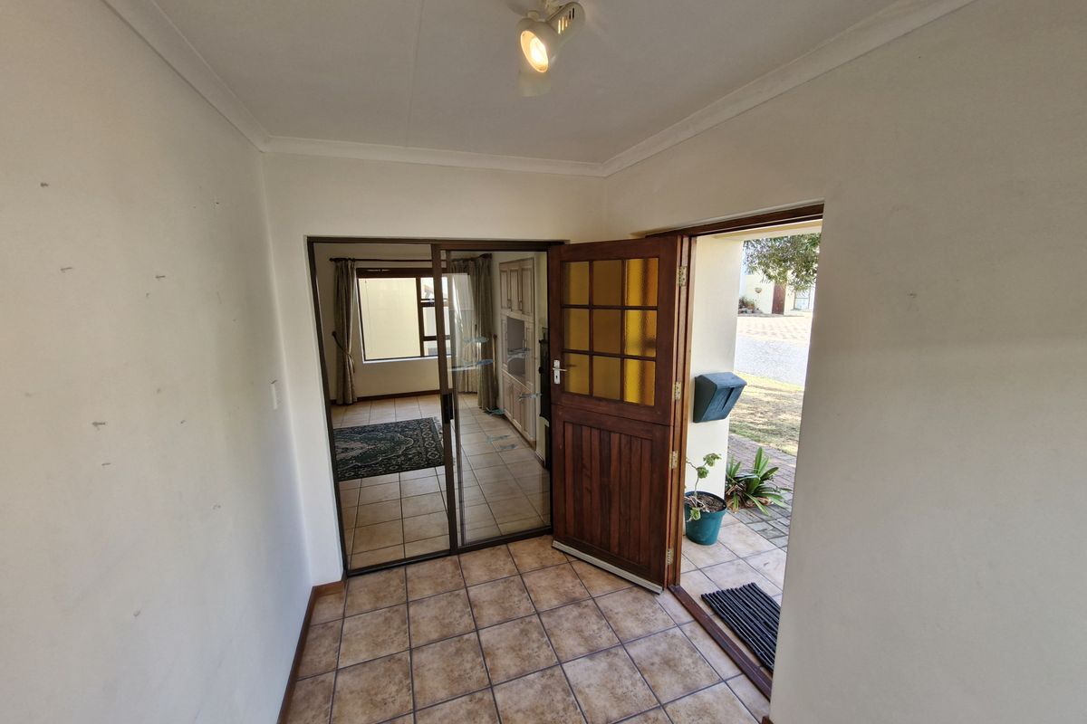 Well-Located Gem in the Sought-After Harbour Area of Stilbaai - Photo 3