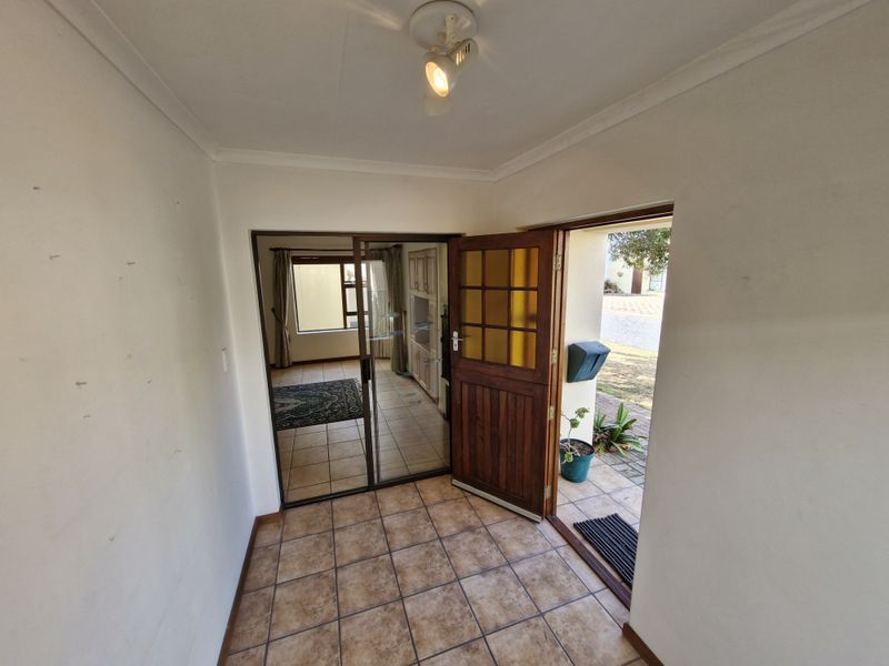 Well-Located Gem in the Sought-After Harbour Area of Stilbaai - Photo 3