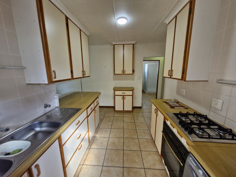 Well-Located Gem in the Sought-After Harbour Area of Stilbaai - Photo 8