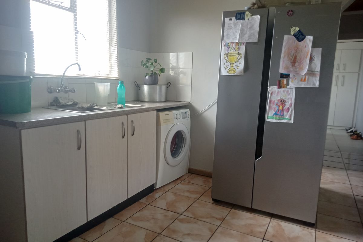 Lovely Home With Lots Of Potential And On A Big Erf - Photo 2