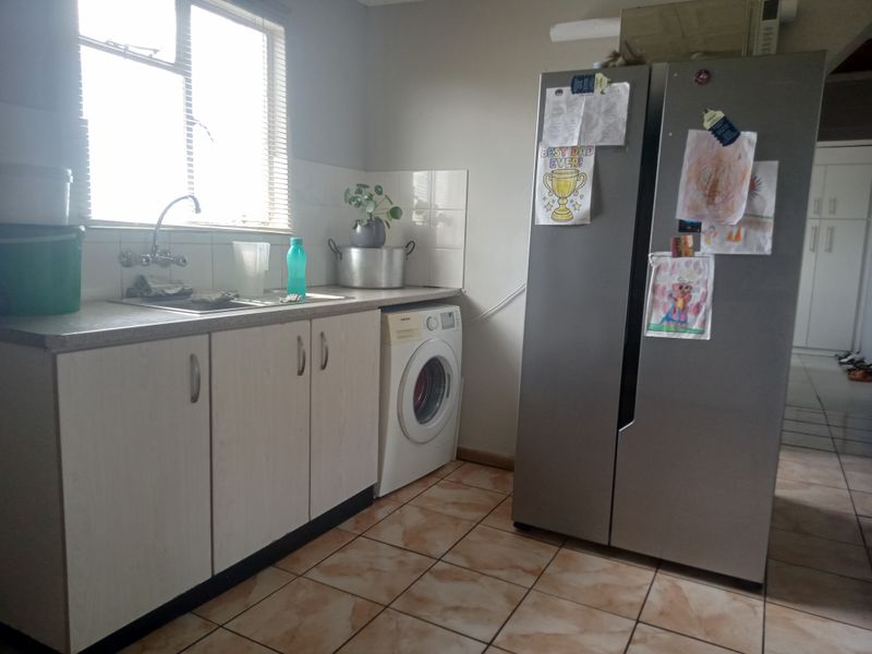 Lovely Home With Lots Of Potential And On A Big Erf - Photo 5