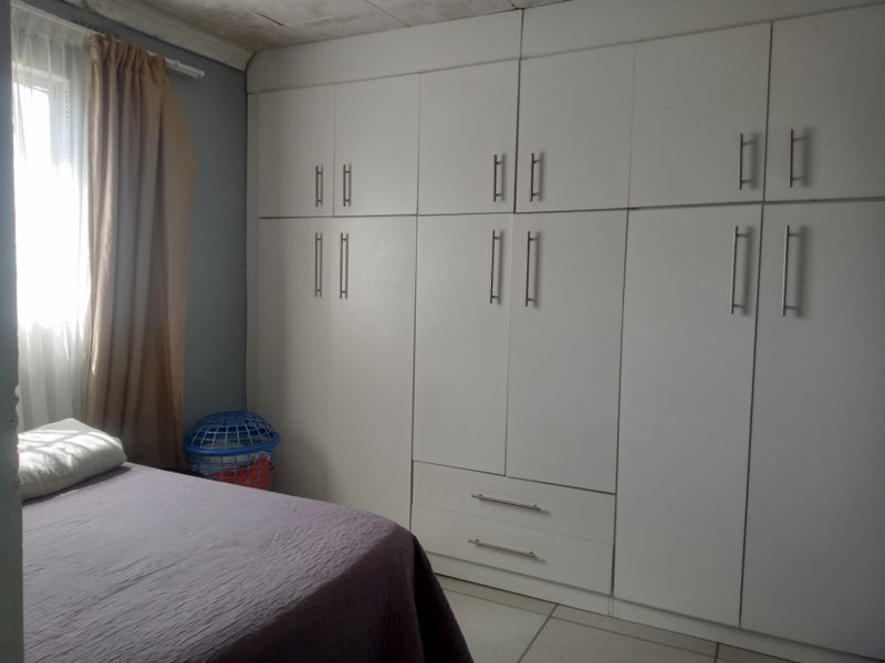 Lovely Home With Lots Of Potential And On A Big Erf - Photo 8