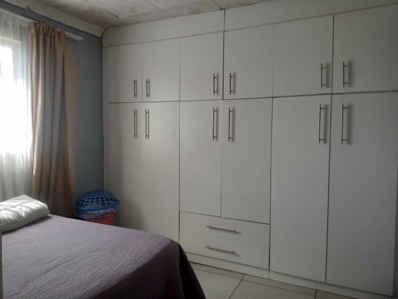 Lovely Home With Lots Of Potential And On A Big Erf - Photo 9