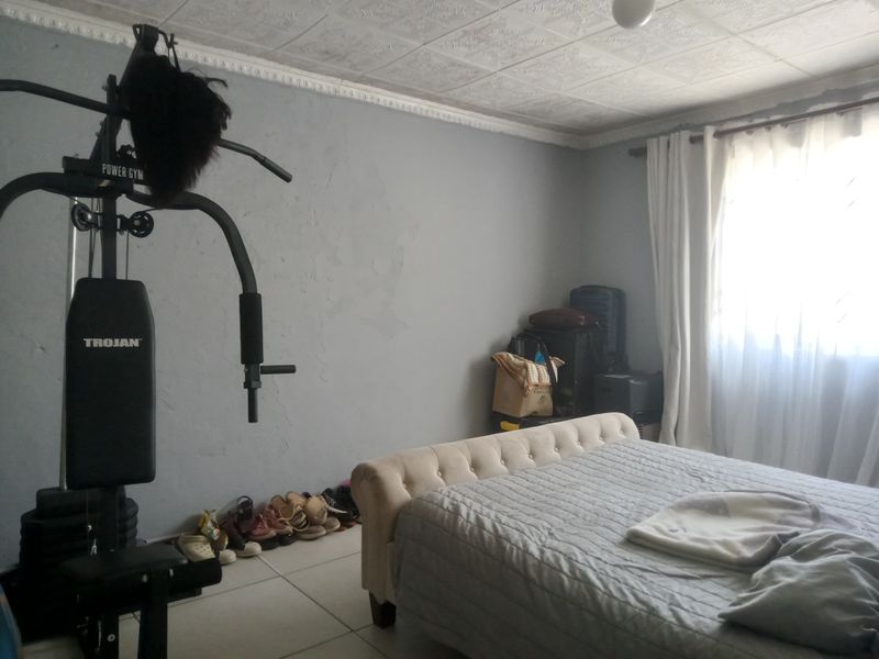 Lovely Home With Lots Of Potential And On A Big Erf - Photo 7