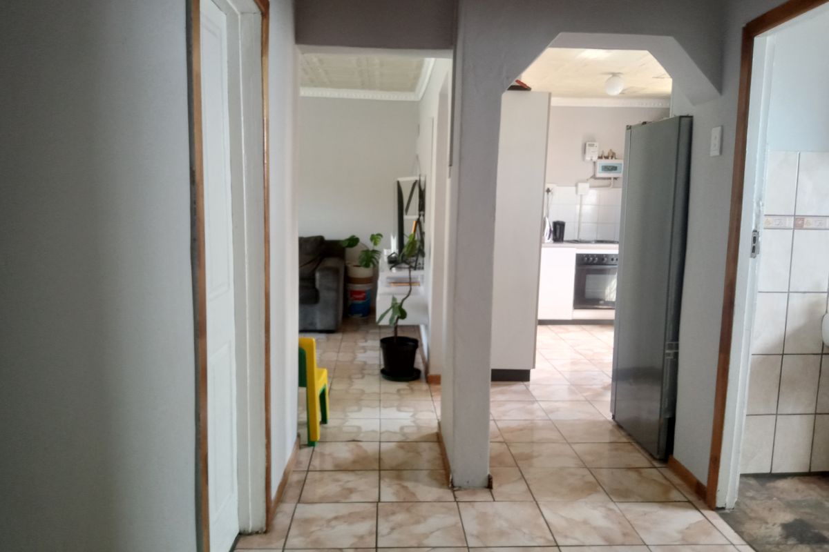 Lovely Home With Lots Of Potential And On A Big Erf - Photo 3