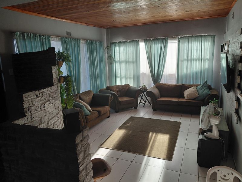 🏡 Charming 3-Bedroom Family Home in Bothasrus, Despatch - Photo 7