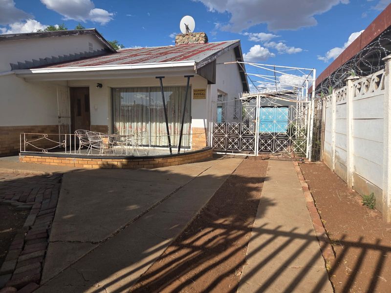 Family Home with great potential! - Photo 2